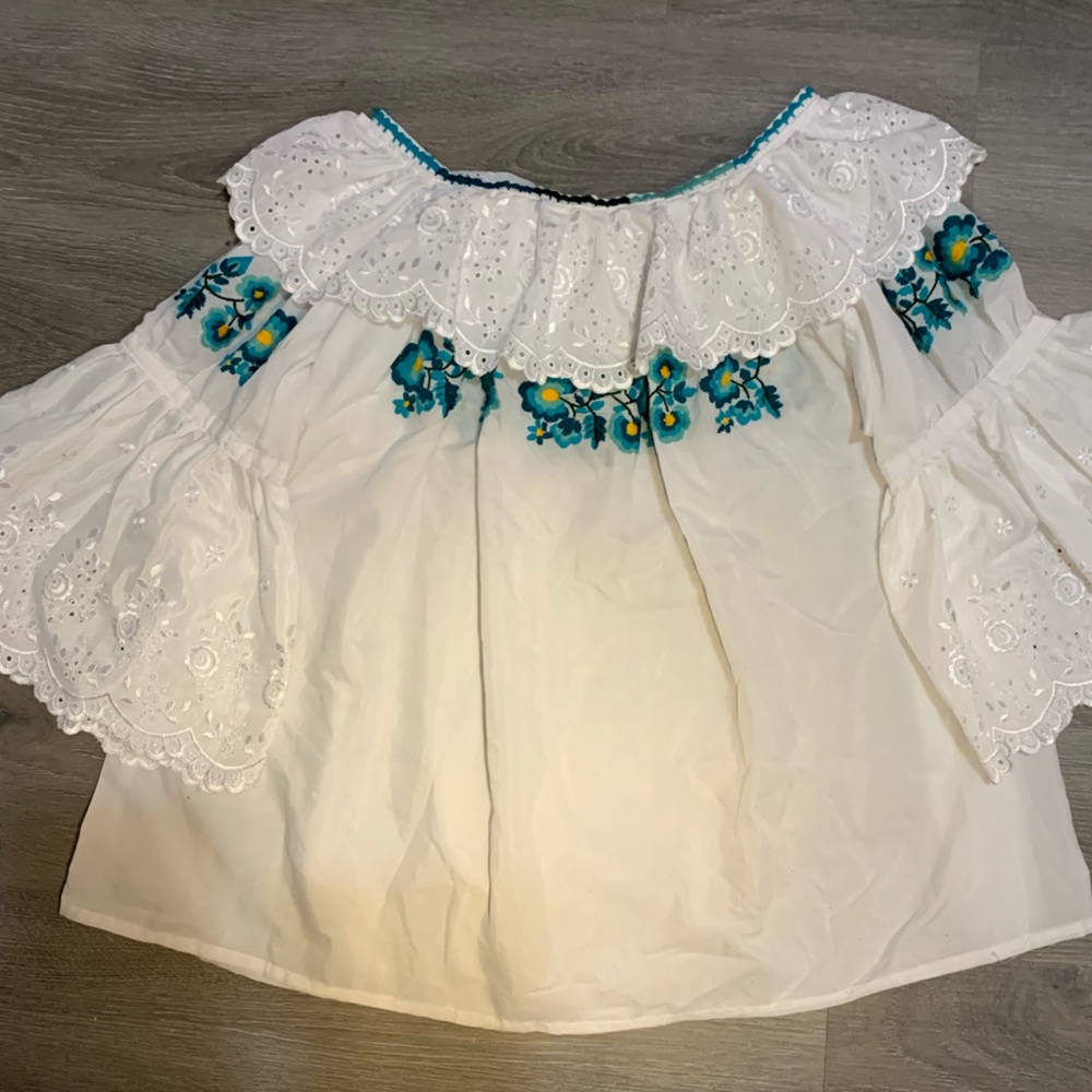 Women’s (XS) Traditional Mexican Embroidered Shirt